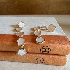 Gold and White Floral Earring- bridal, wedding, bohemian, luxury, cleef style